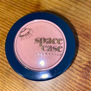 Space Case Cosmetics Blush with FOUR L.A. COLORS Eyeshadow Palettes